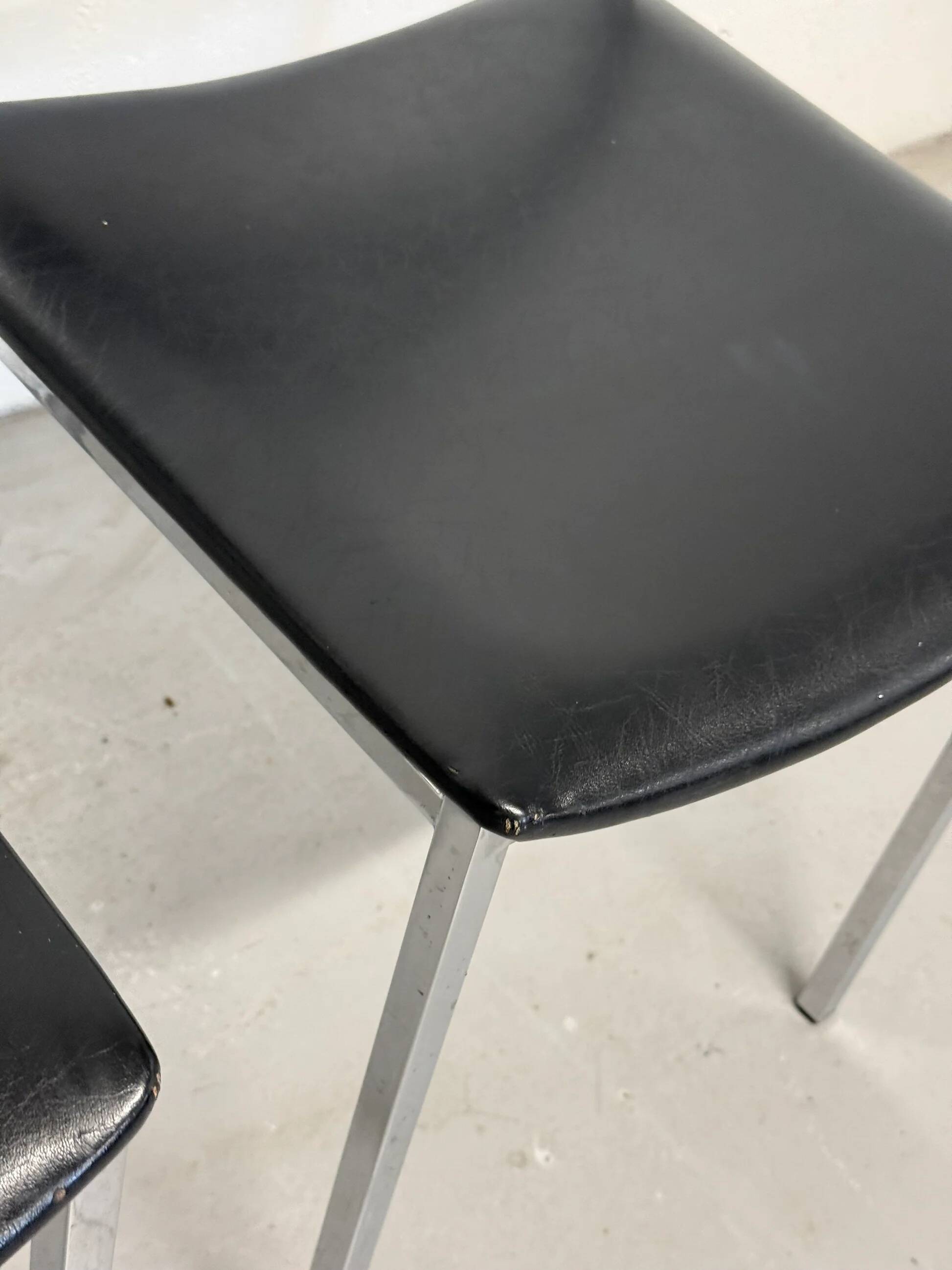 Paire de chaises Mauser, signées