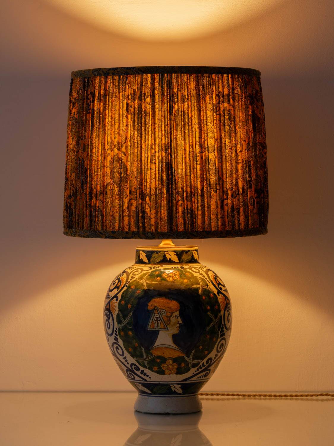 Table lamp in ceramic, Italian Renaissance, Cantagalli style, circa 1880-1900.