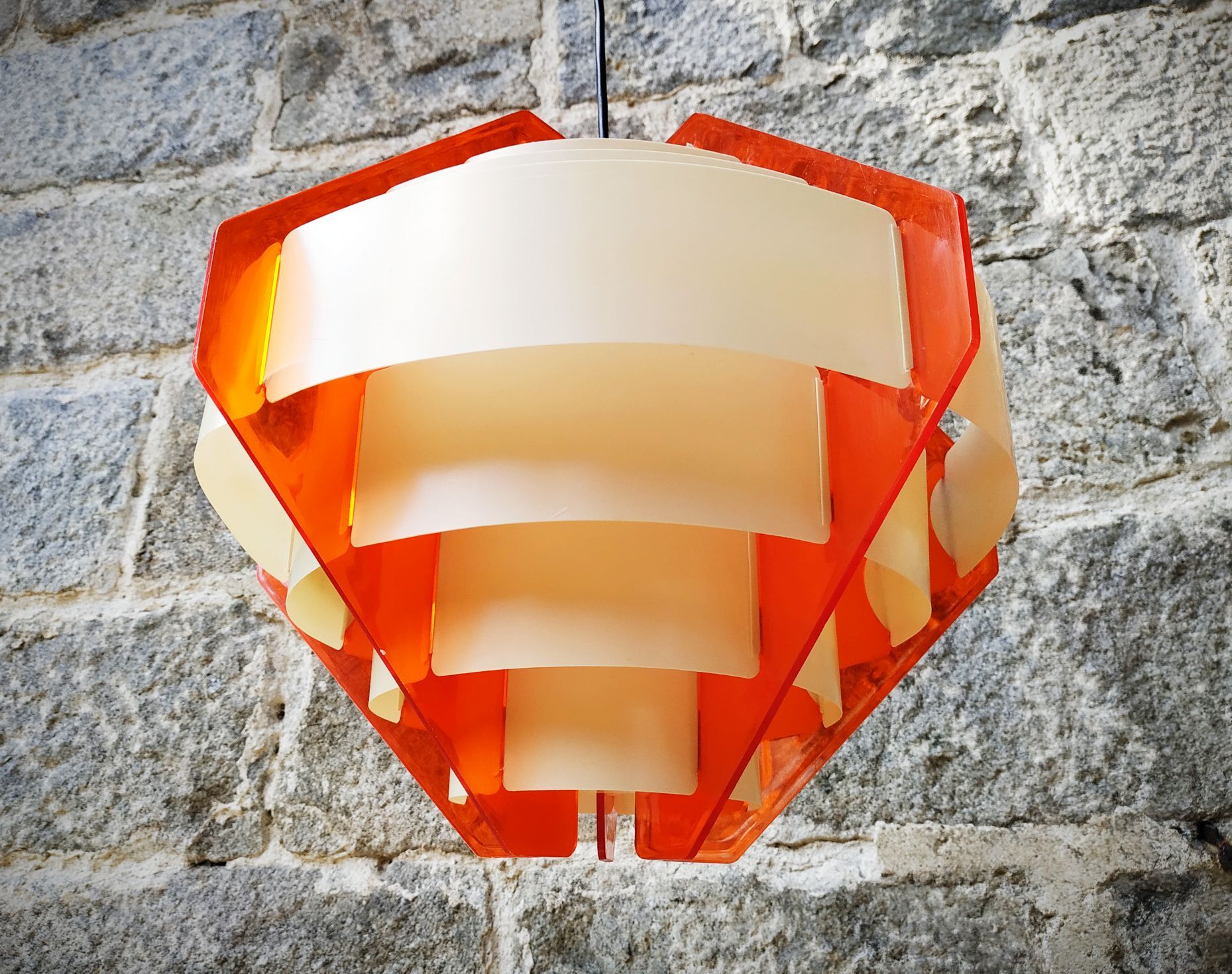 Vintage geometric suspension