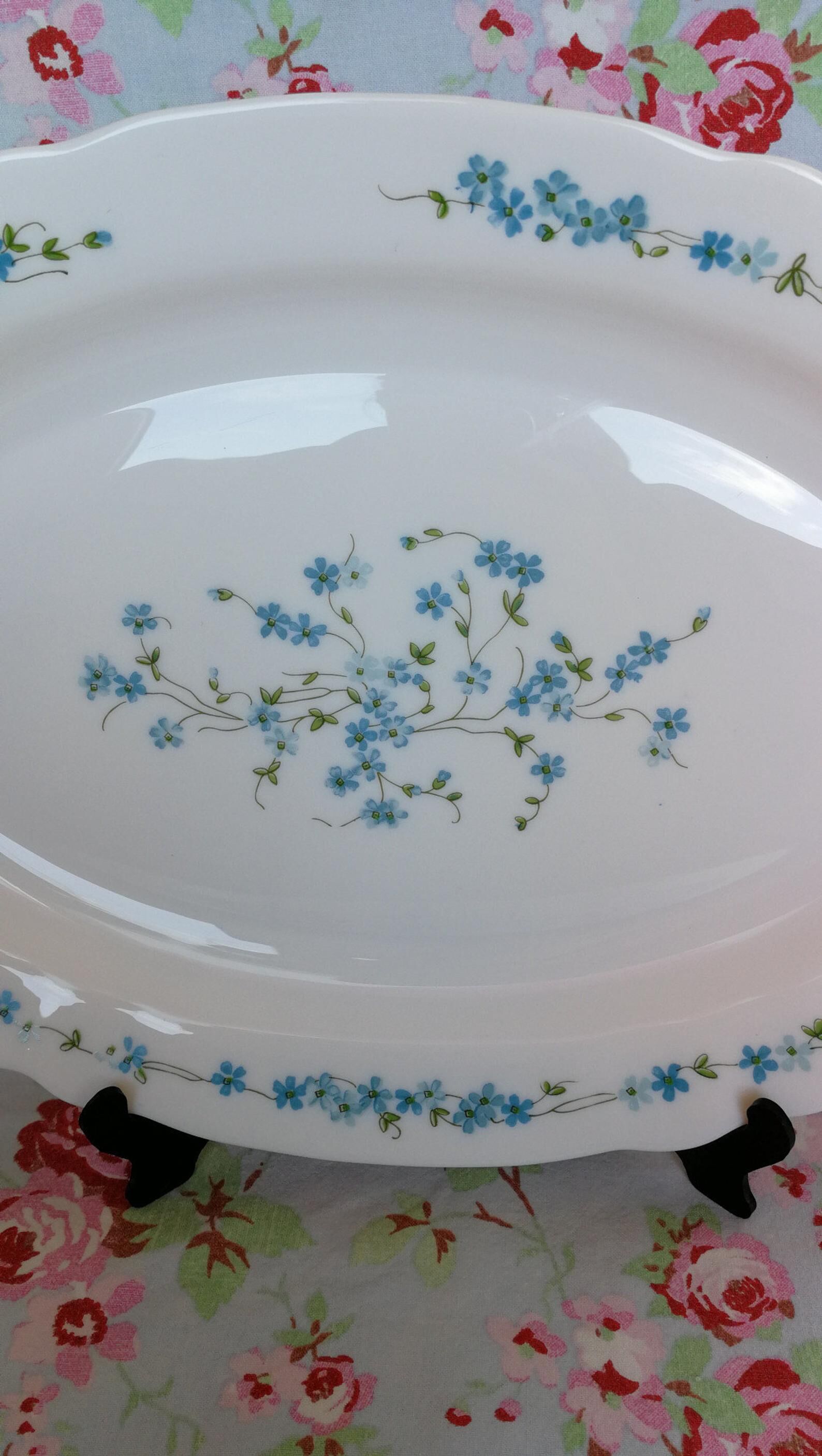 Grand Plat Oval Arcopal Veronica Myosotis Blue Flowers Opaline Vintage Retro