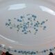 Plat oval Arcopal veronica myosotis fleurs bleues opaline vintage retro