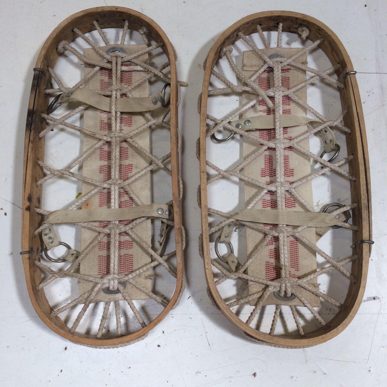 Ancienne paire de raquettes à neige Hiverna années 60 Selency