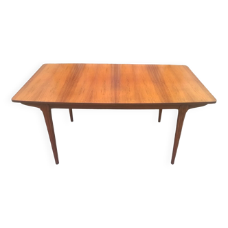 Extendable teak dining table