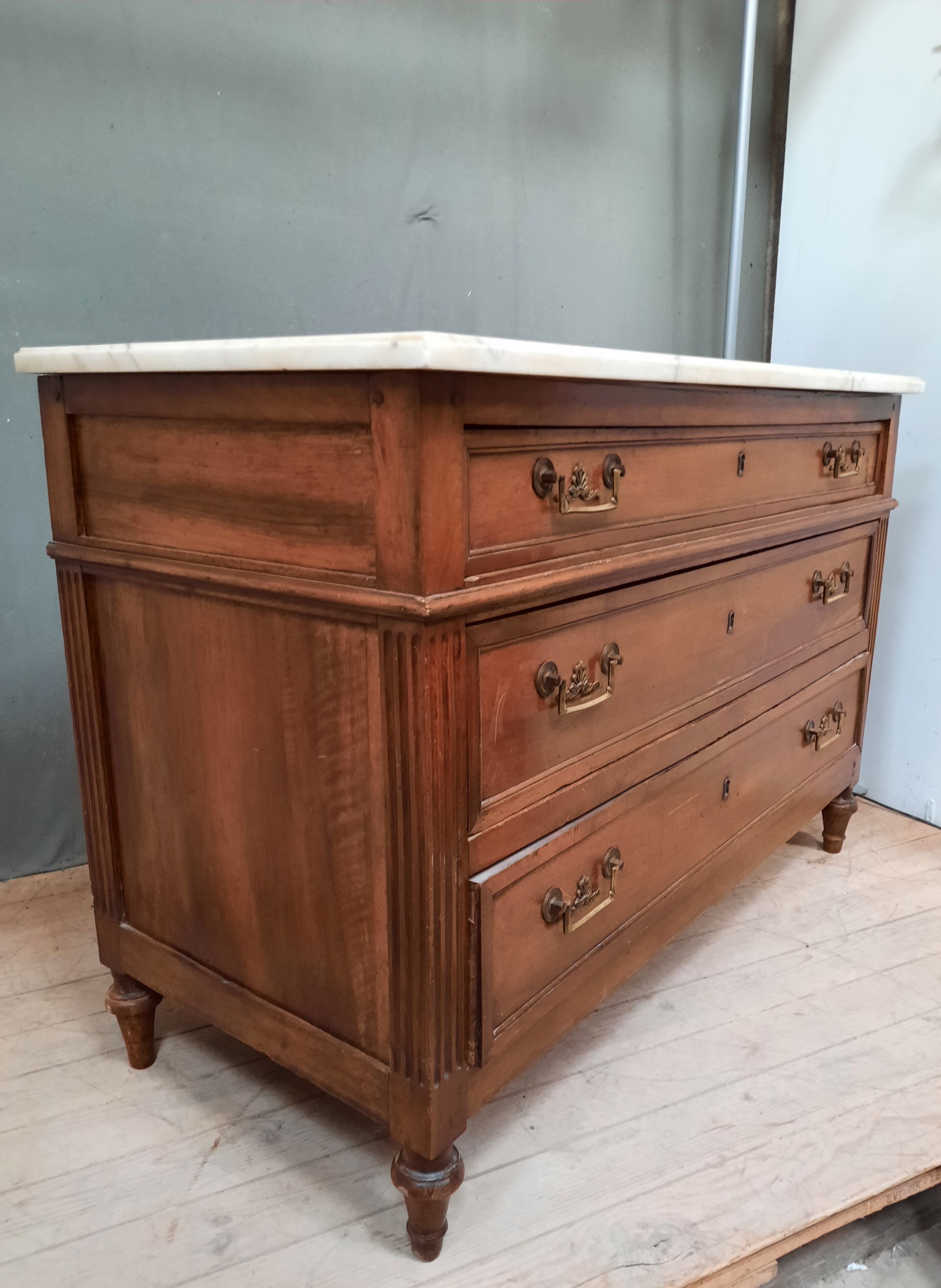 Dresser Louis XVI of the eighteenth century