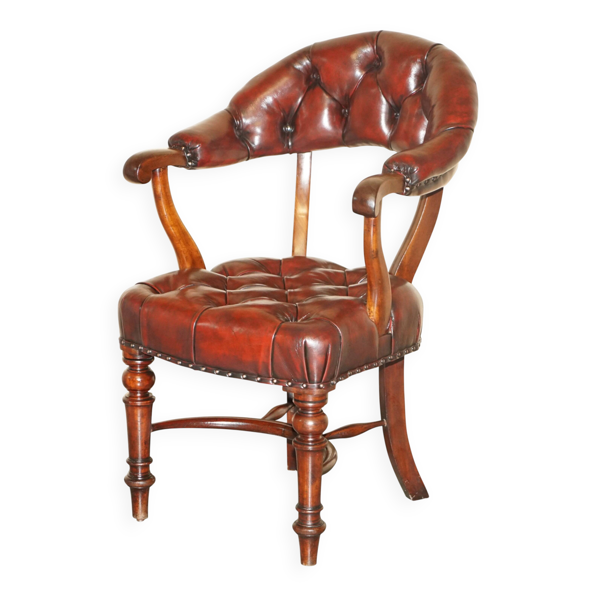 Chesterfield captain's armchair William IV in restored leather with hardwood.