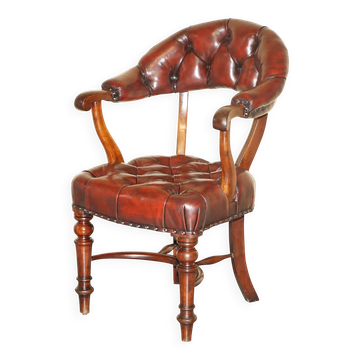 Chesterfield captain's armchair William IV in restored leather with hardwood.