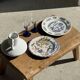 Assiette ancienne en faïence à décor de paysage bleu D24,5
