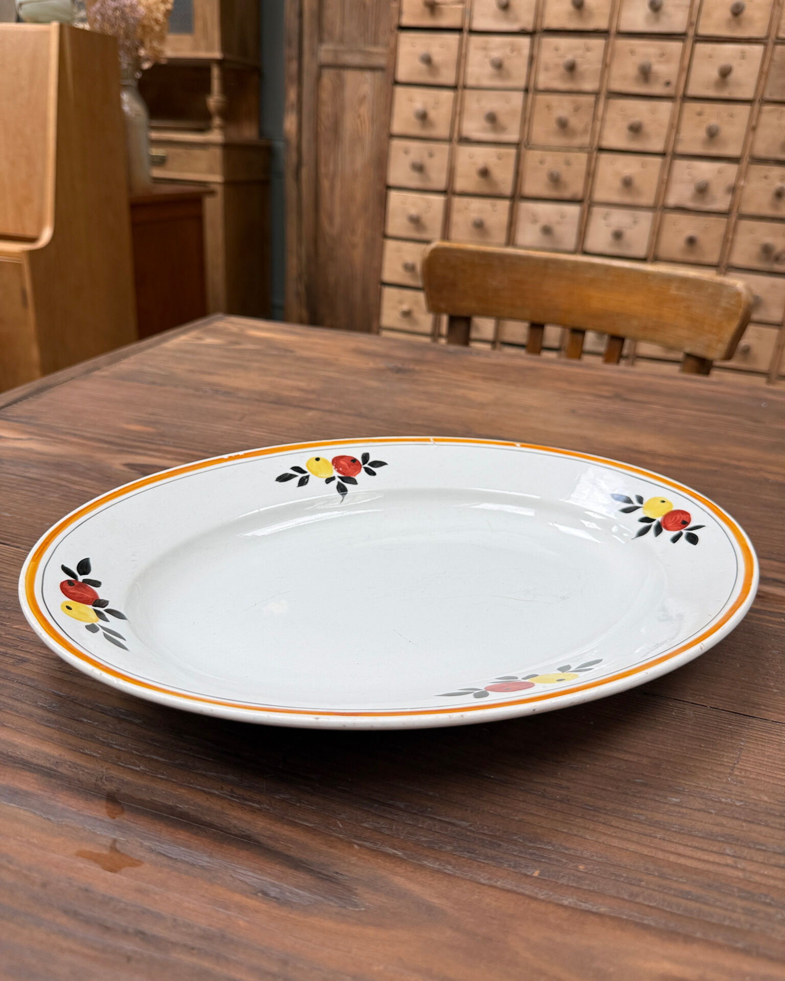 Large oval dish Moulin des Loups, model Granite