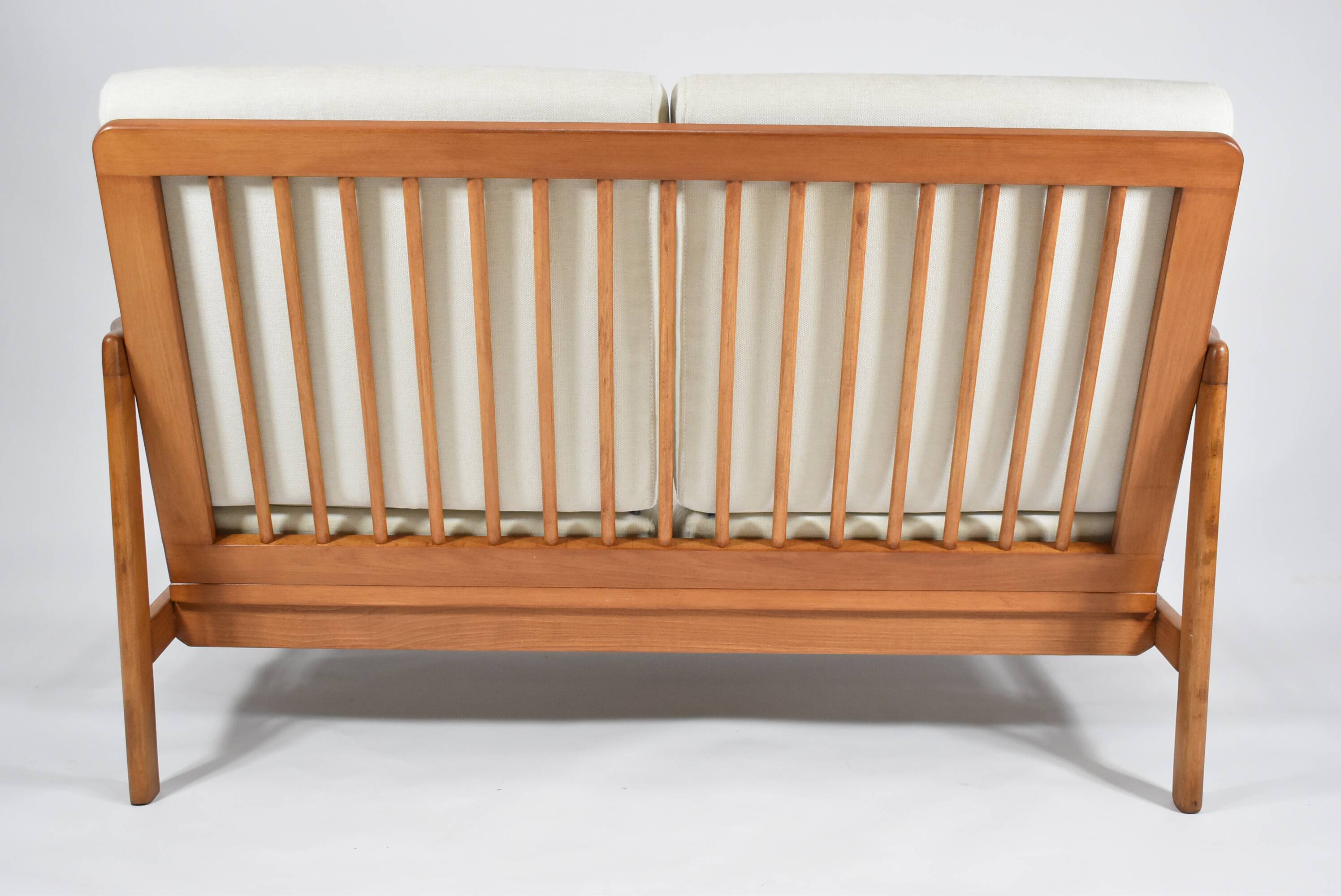 Scandinavian 2-seater Sofa, creme