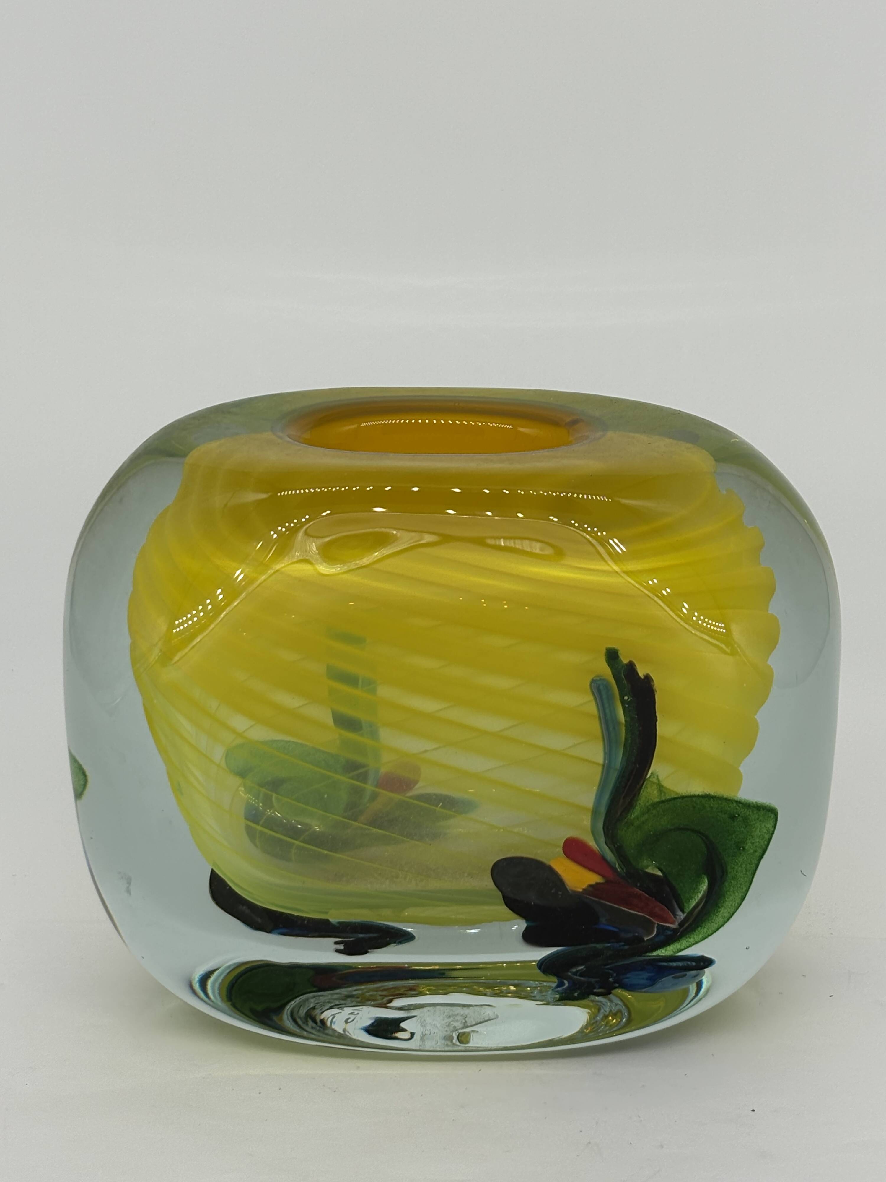 Vase Murano jaune signé Robert Pierini