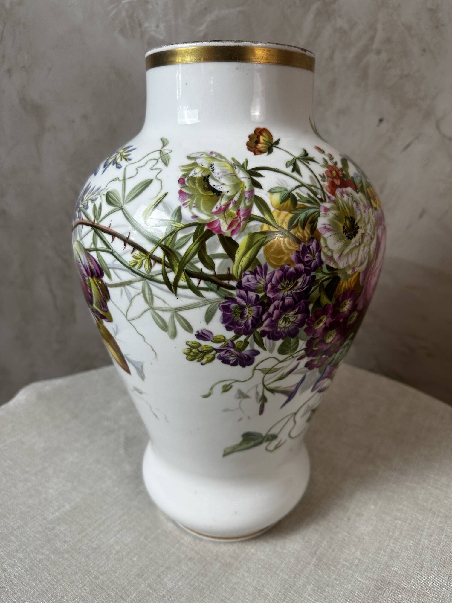 Pair of porcelain vases from Paris
