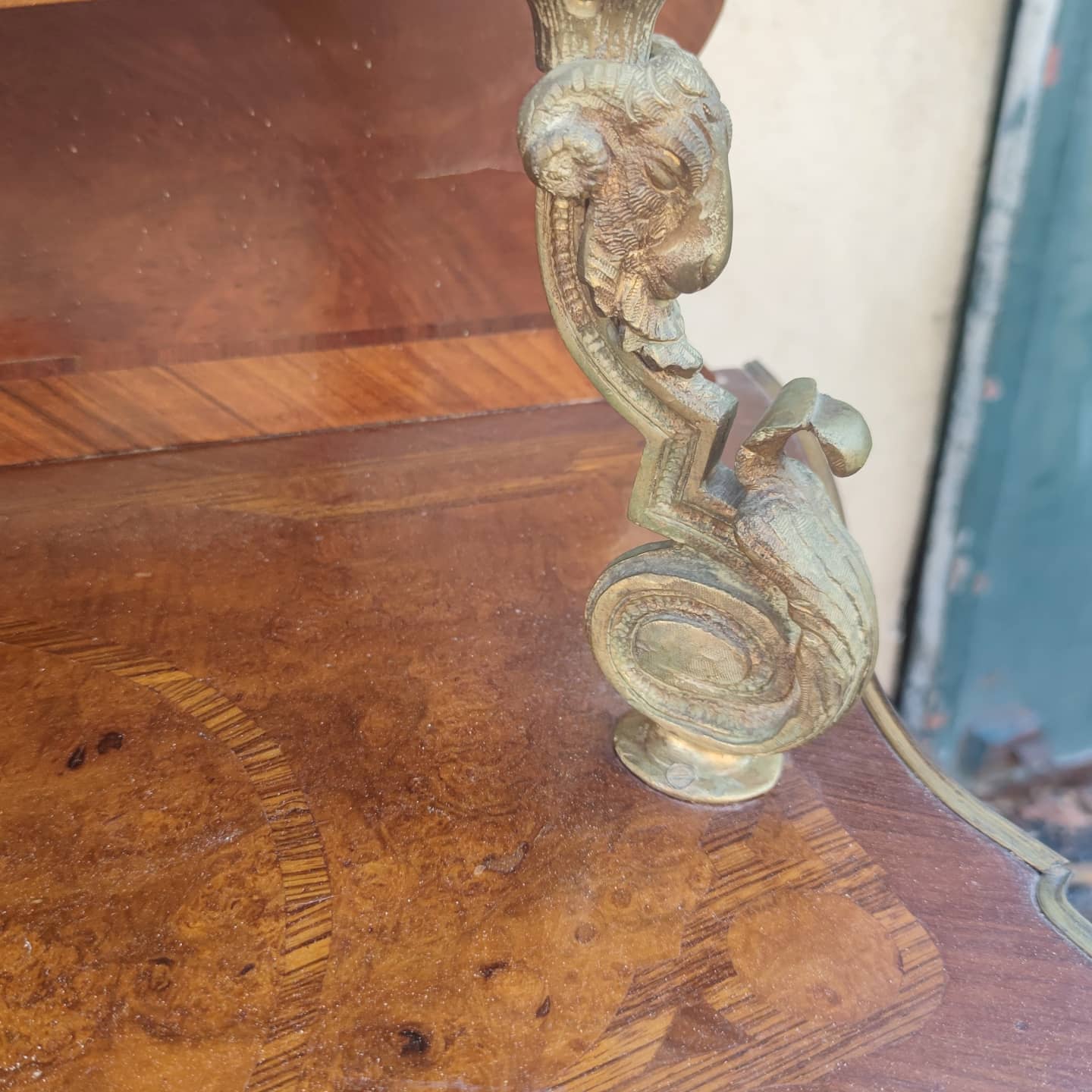 Bureau dit "Bonheur du jour" de style Louis XV