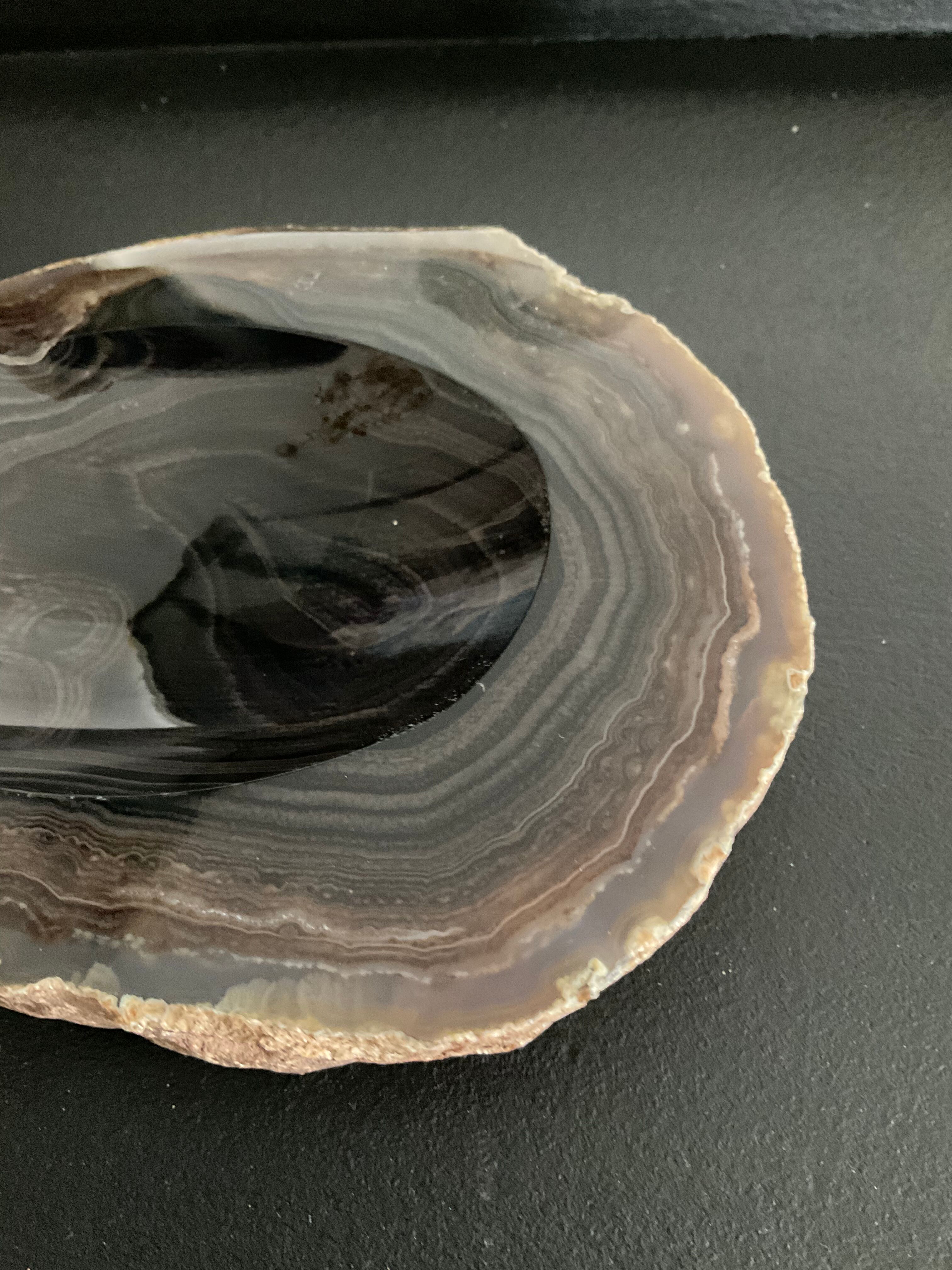 Empty vintage pocket in agathe stone