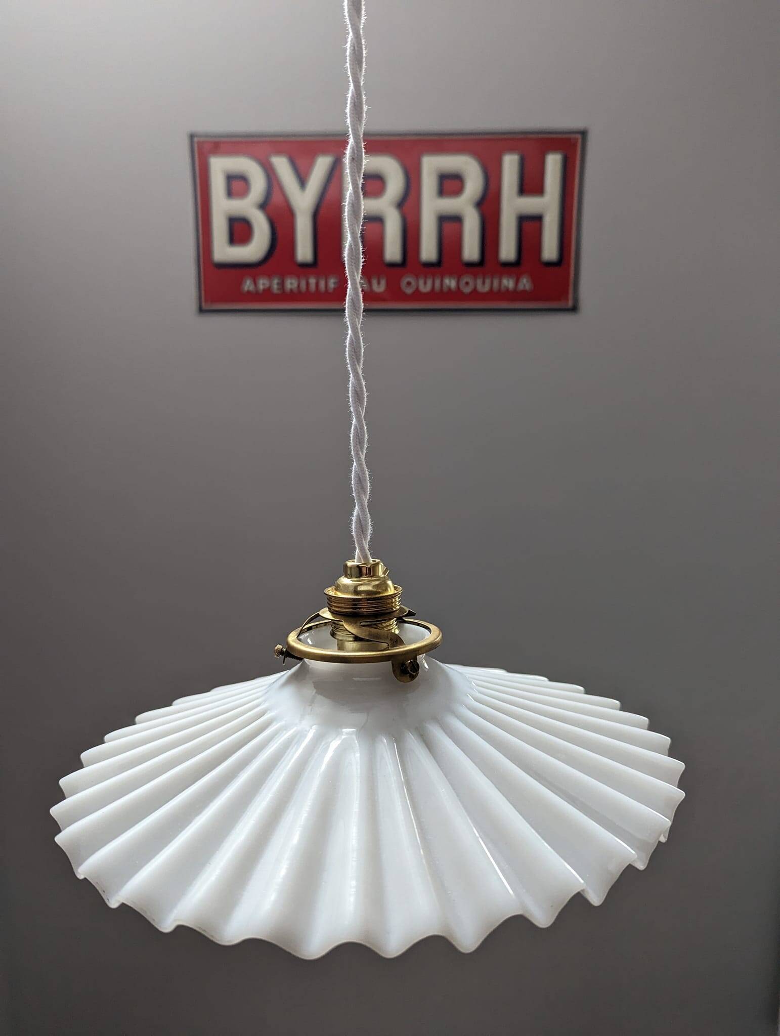 Old hanging lamp in white pleated/draped opaline Art Deco 1930 Ø 24.5 cm