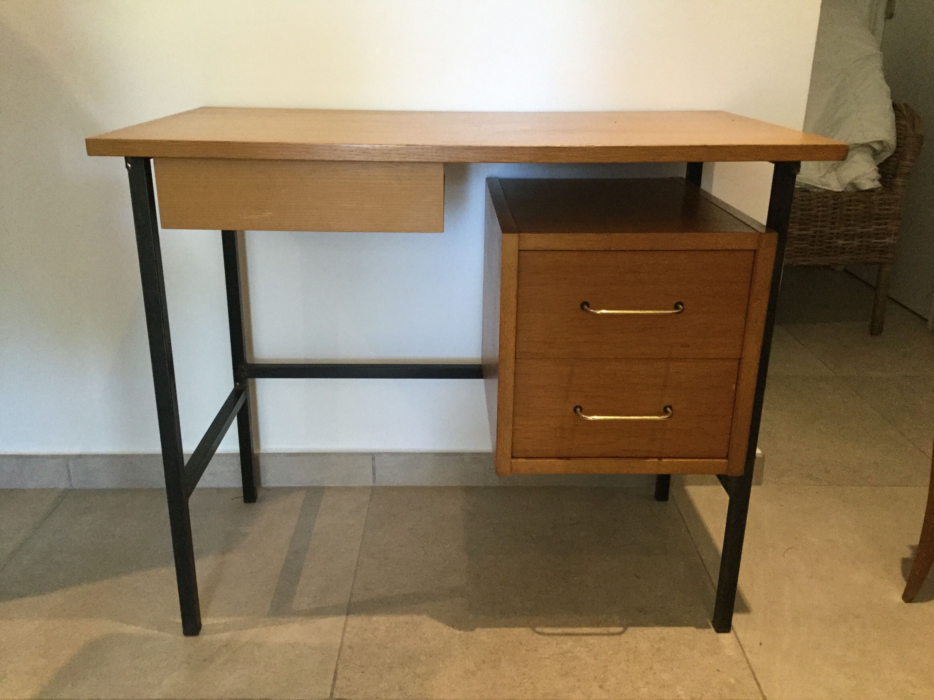 Minimalist desk 60s 70s