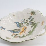 Empty pocket in faience