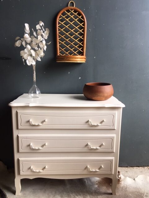 Commode blanche