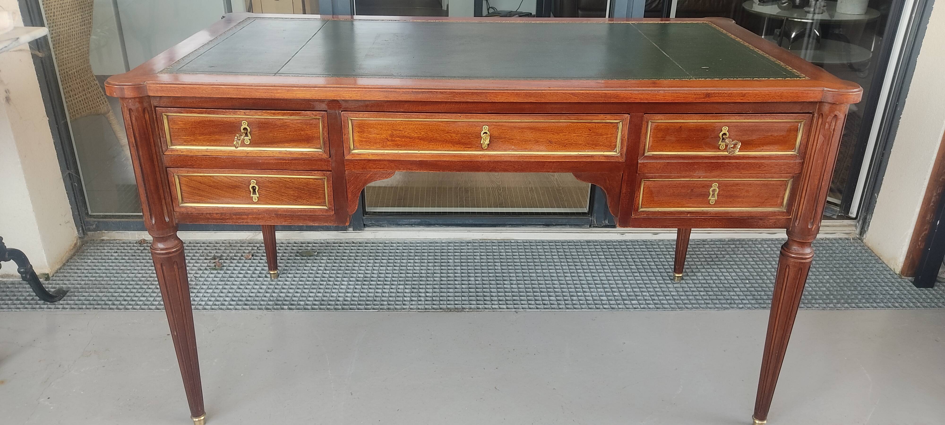 Bureau de style Louis XVI