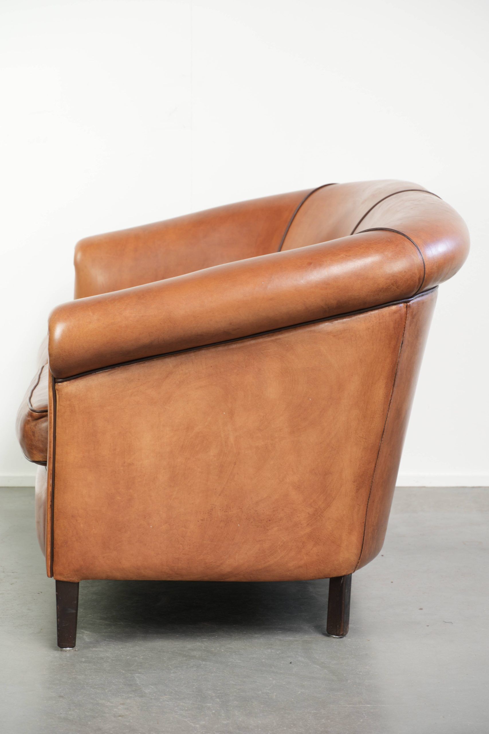 Sheepskin 2-seater sofa with a warm cognac brown colour scheme