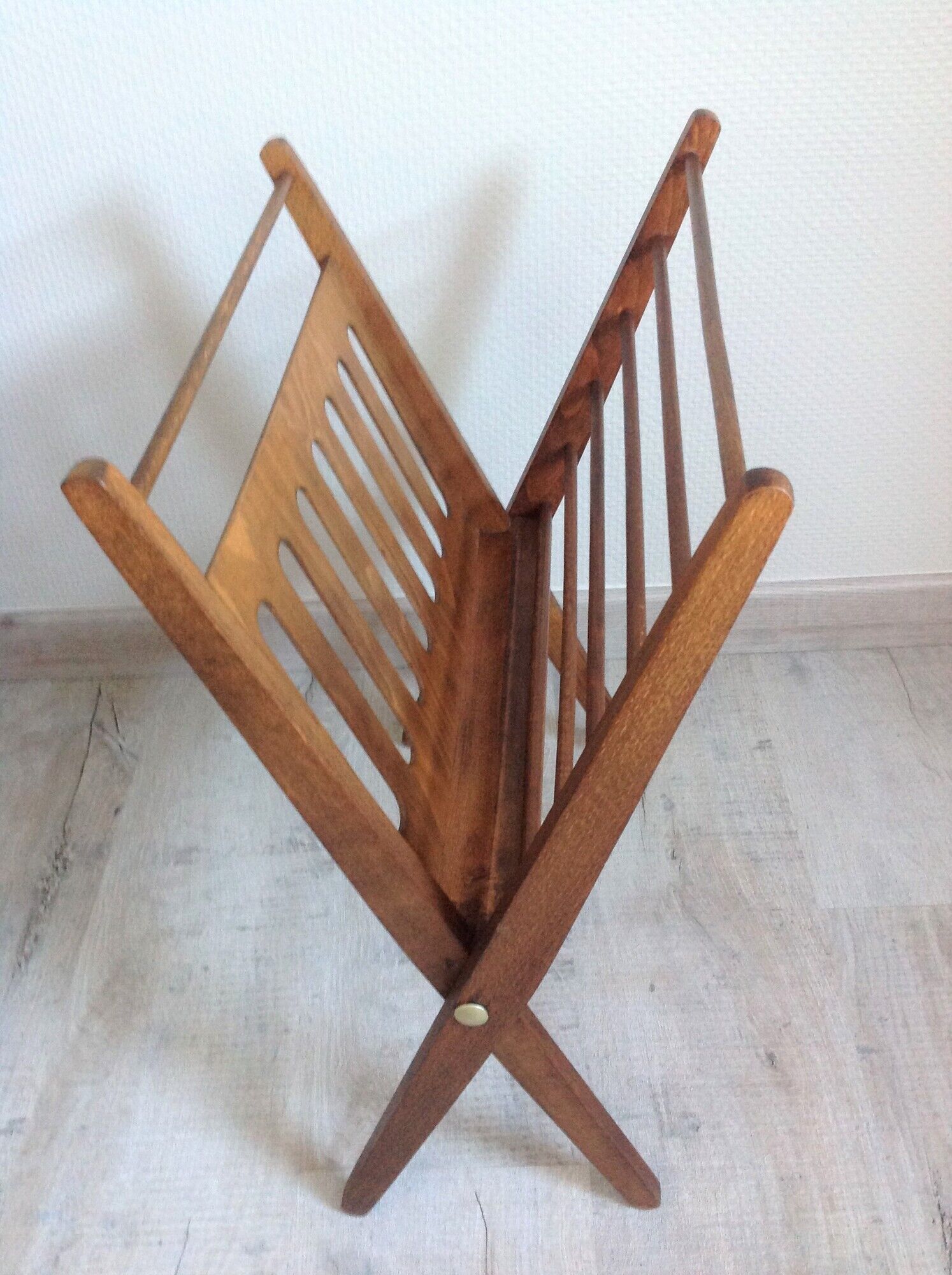 Scandinavian style foldable magazine holder by Cees Brackman for Pastoe 60/70s