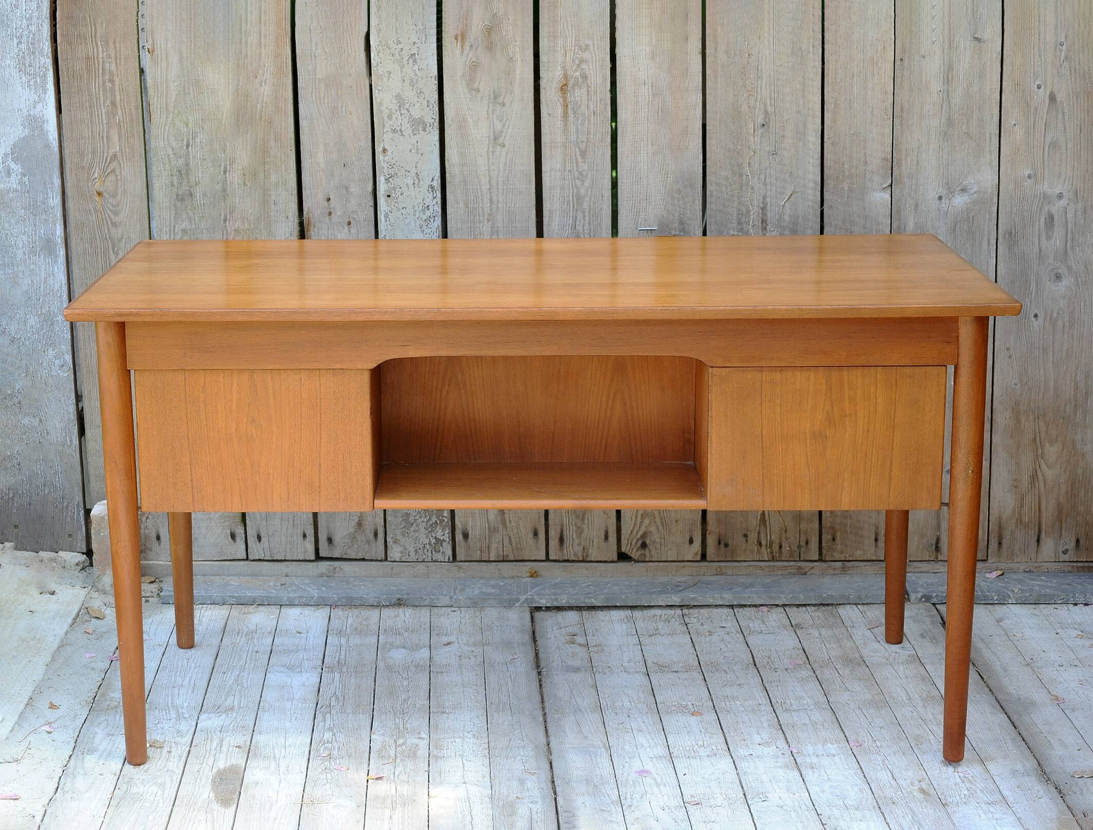 Flat teak desk by Gunnar Nielsen