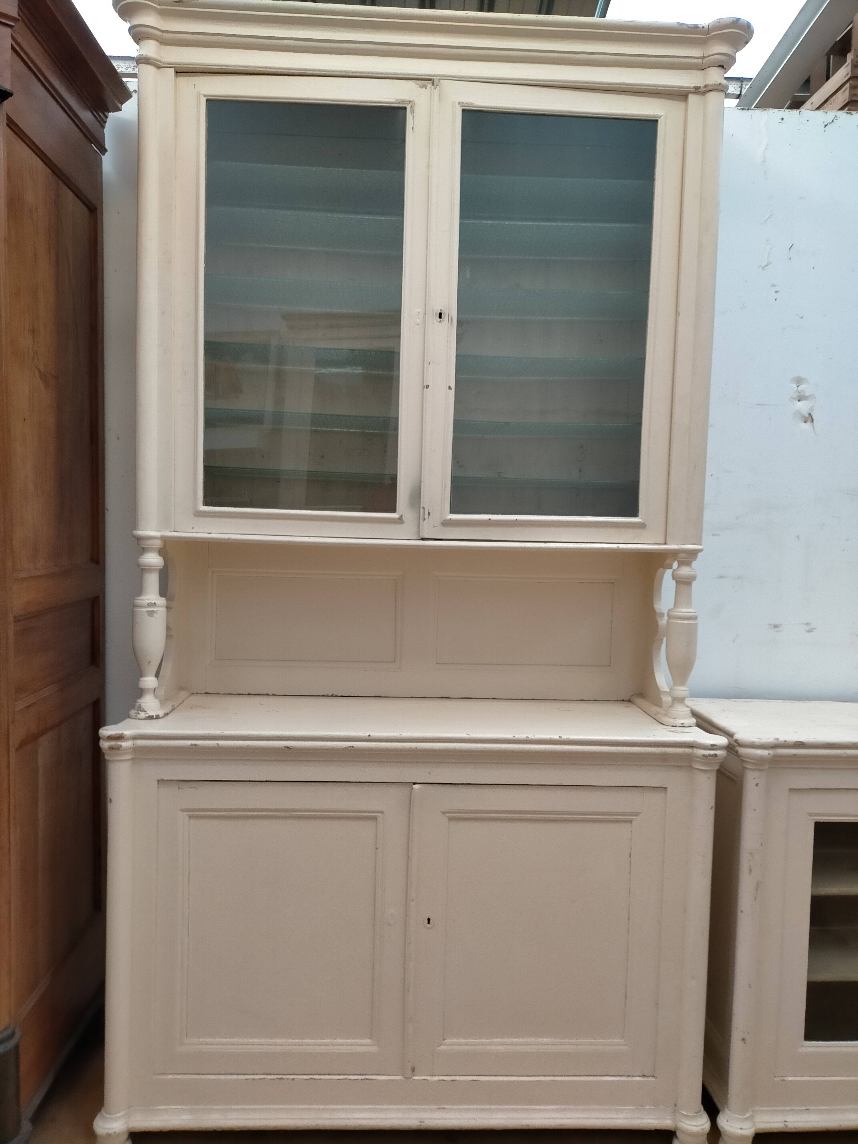 Meuble de pharmacie