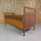 Lit en rotin et bois pieds compas enfant vintage
