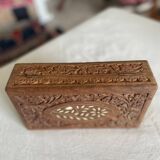 Boîte indienne en bois sculpté