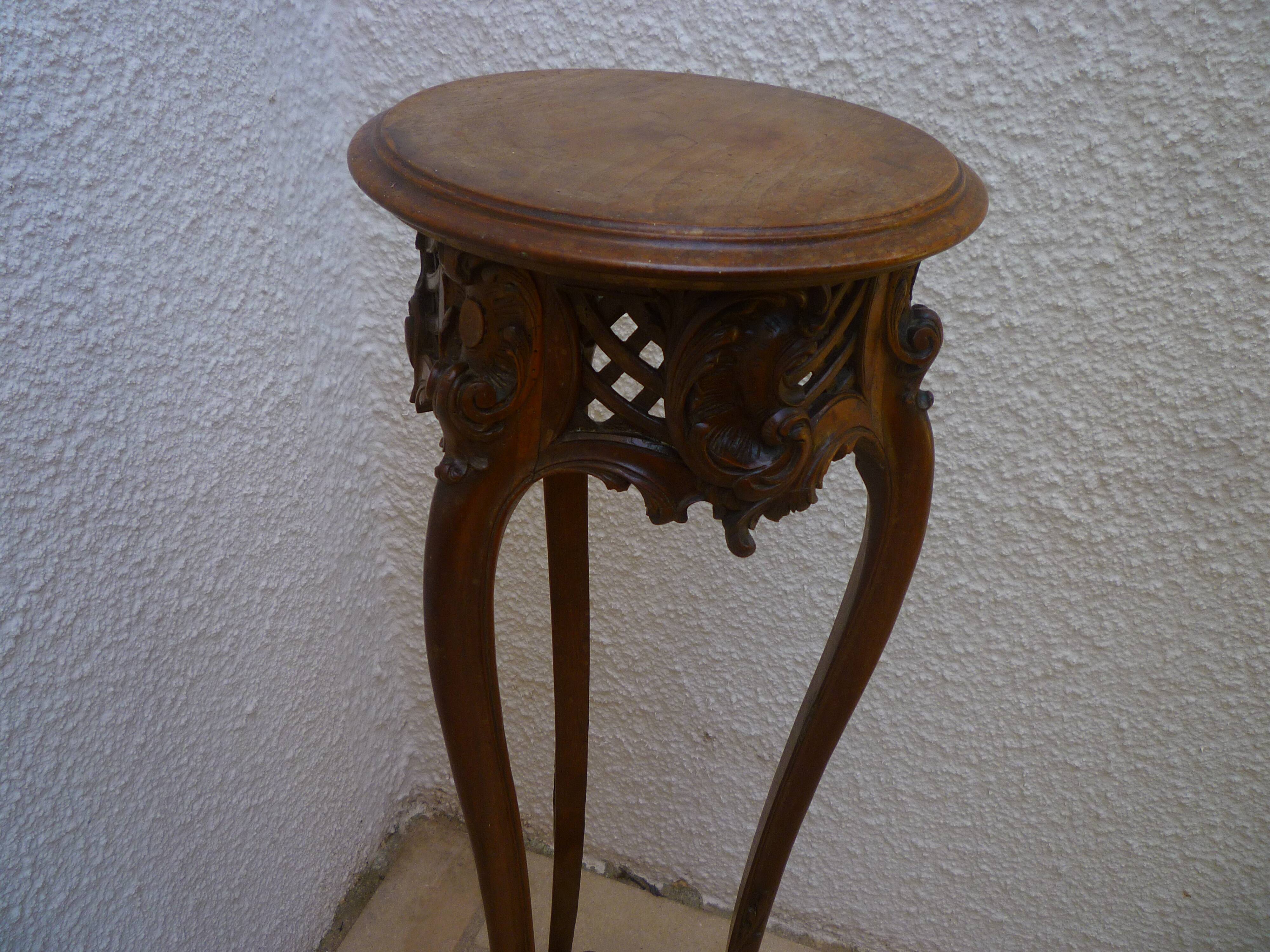 Ancienne selette en bois sculté
