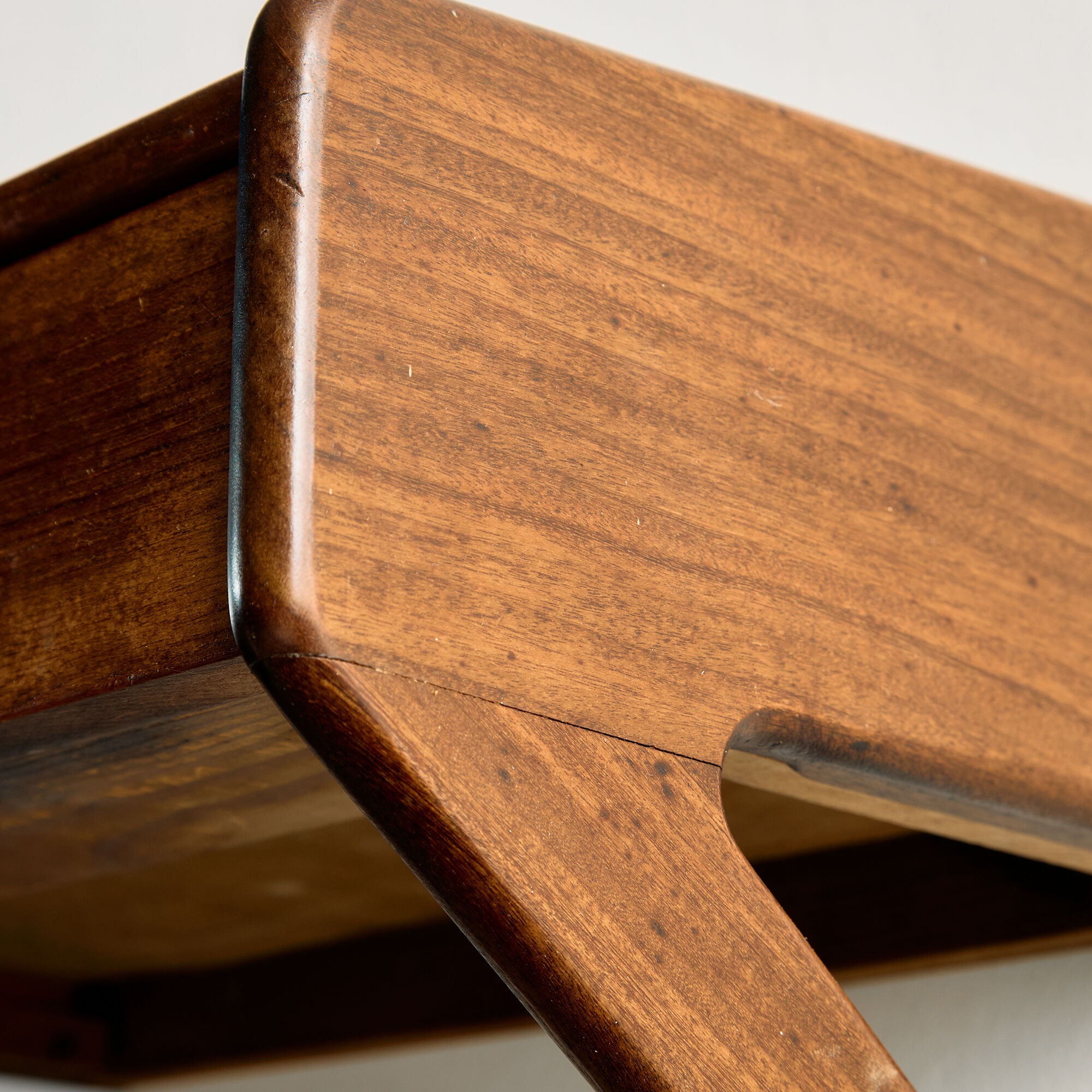 Floating bedside table in teak by Sigfred Omann for Ølholm Møbelfabrik
