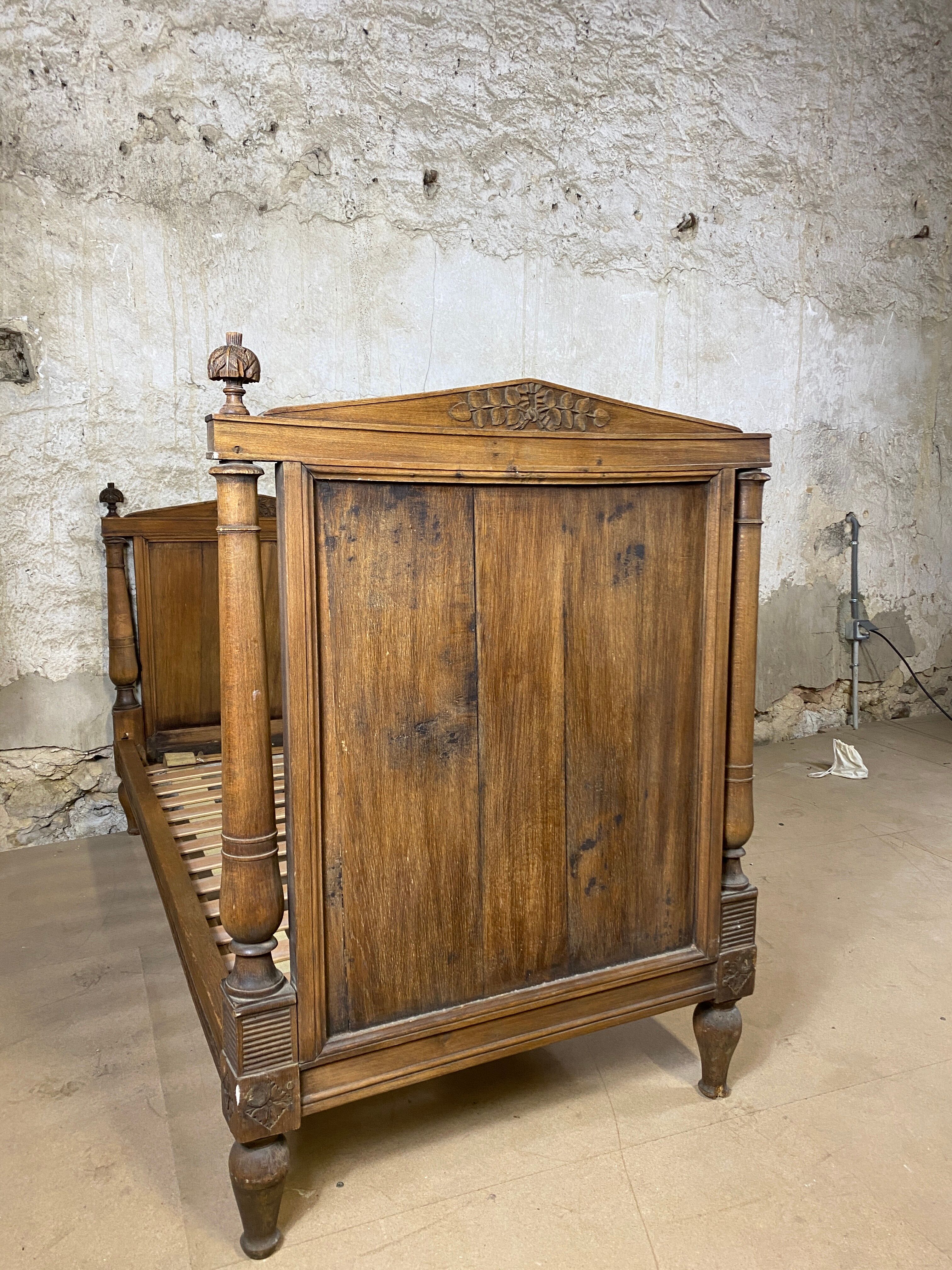 Directoire bench bed