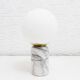 Lampe à poser en marbre blanc et verre