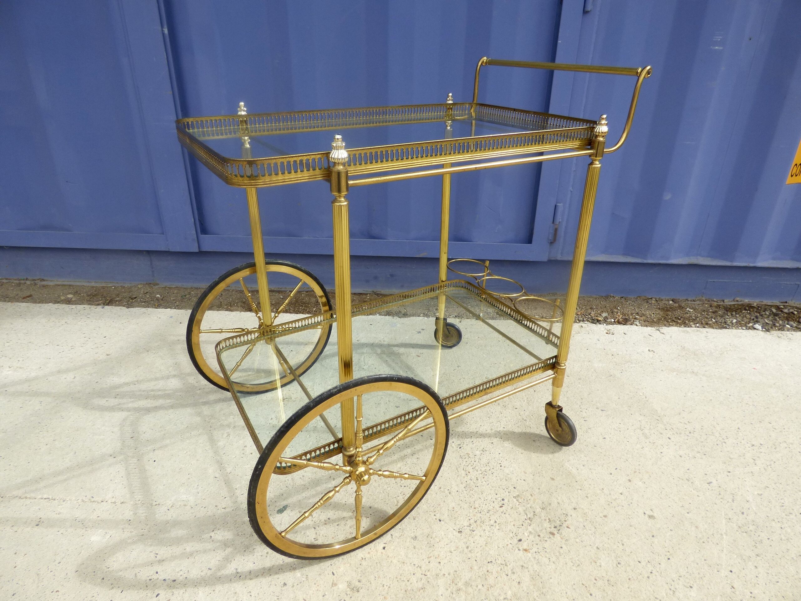Golden wheels serving table