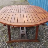 Stretchable garden dining table in solid teak