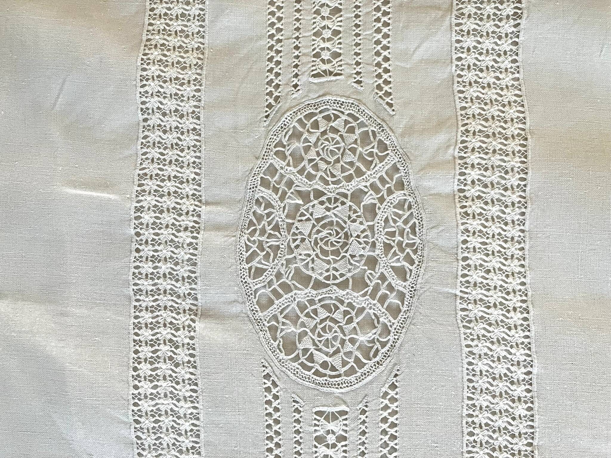 Sublime drap en lin dentelles broderies et monogramme