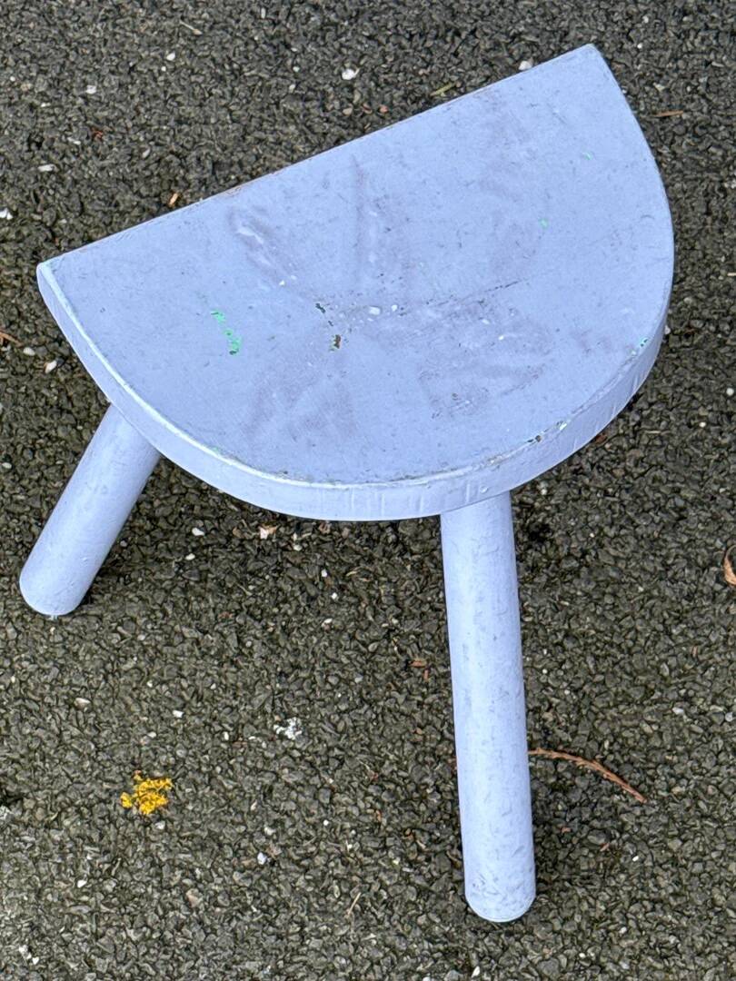 Child's half-moon stool – Handmade – Furniture – Painted lilac wood