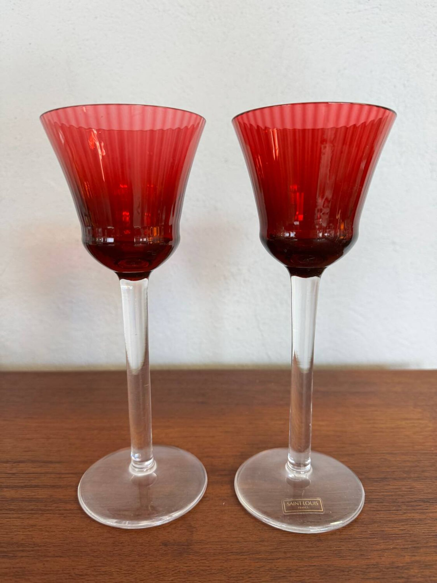 Verres à vin colorés en cristal Saint Louis