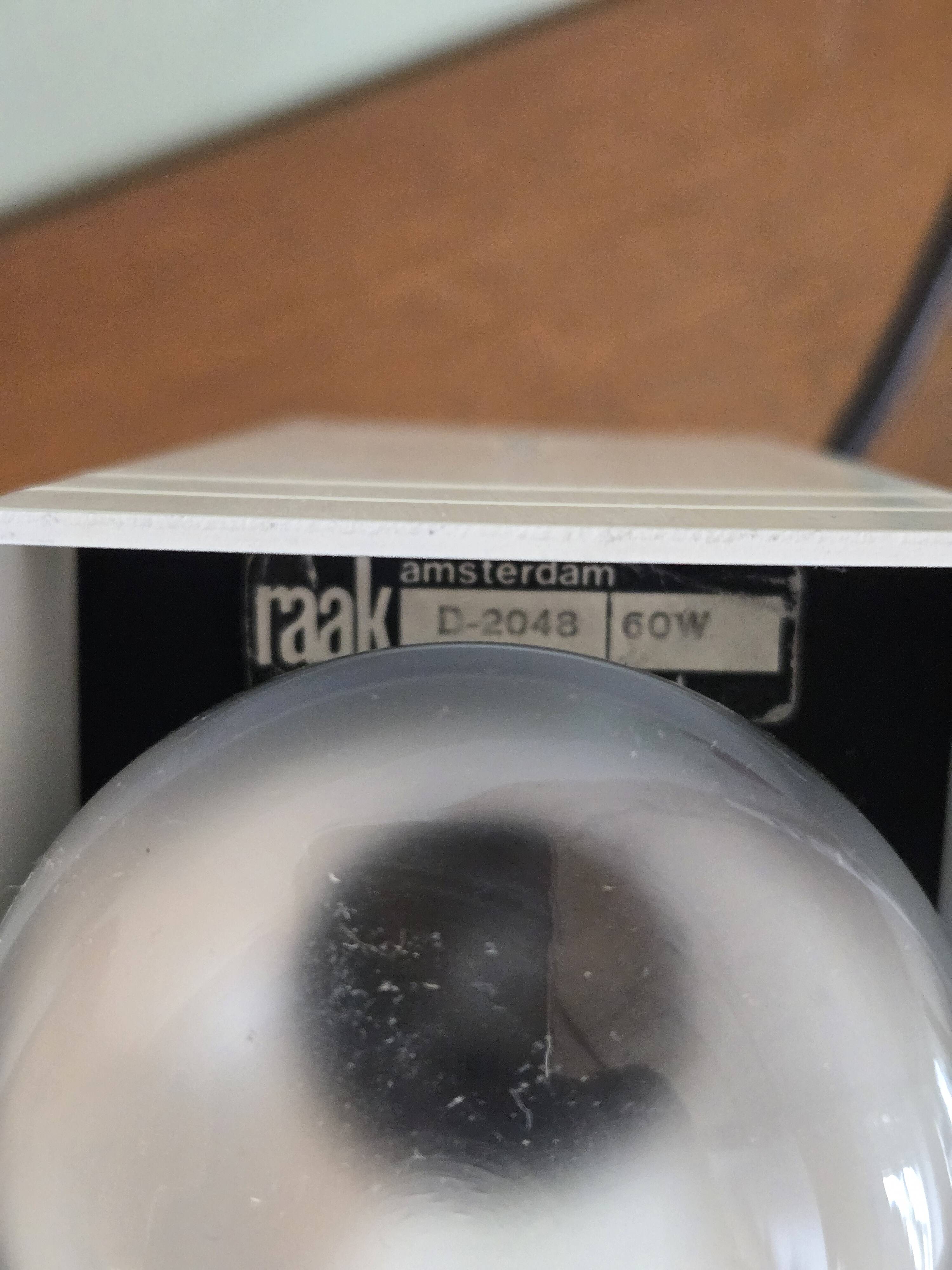 Lampe à poser ou applique RAAK modèle D2048 - design années 70