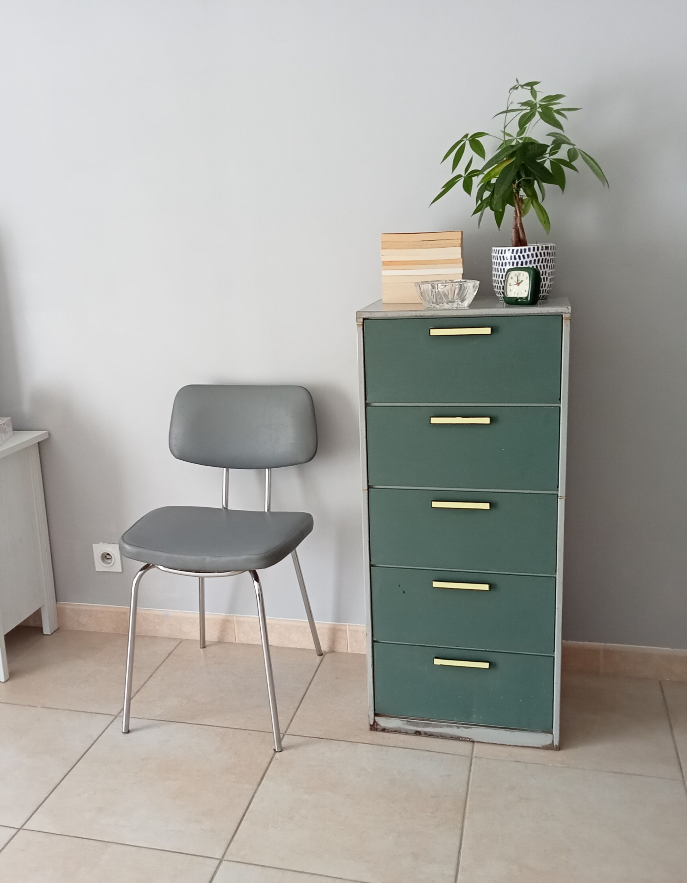 Vintage chair in skai and chrome 1950s