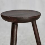 Paire de tabourets tripodes en bois. France, circa 1960