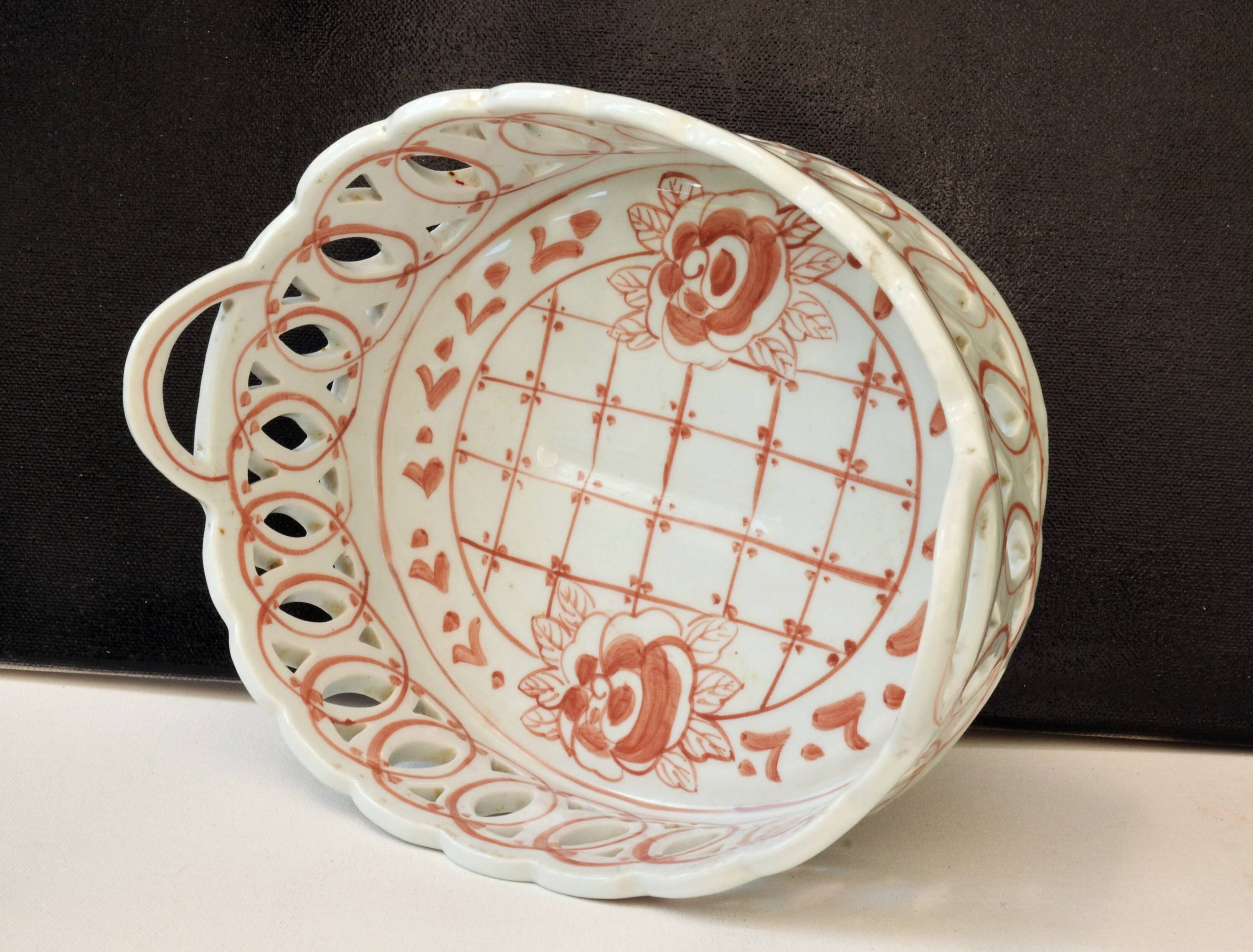 Ludwigsburg Porcelain Reticulated Bascket or Openwork Basket Dimensions 22,5cm