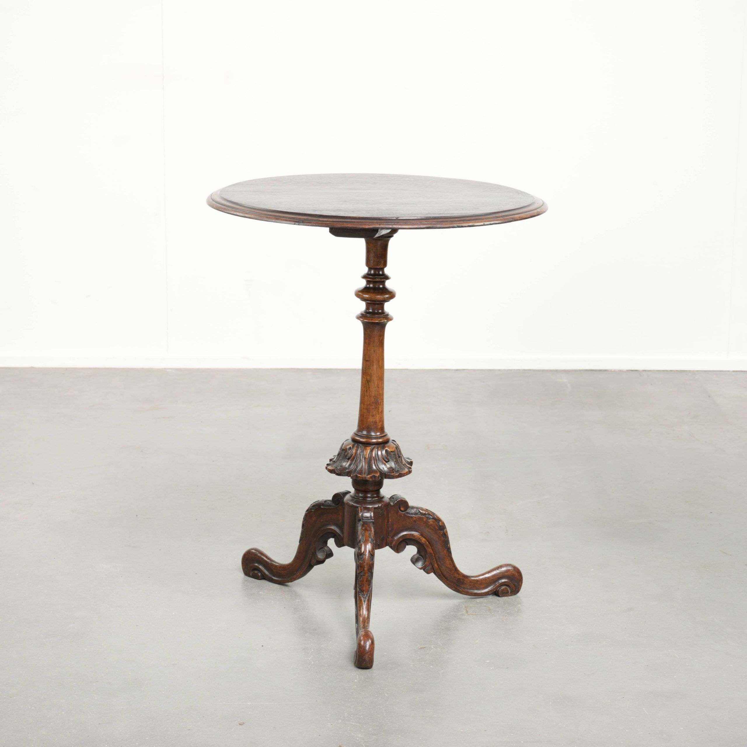 Round antique side table / wine table with rich carvings