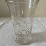 Vase en verre moulé