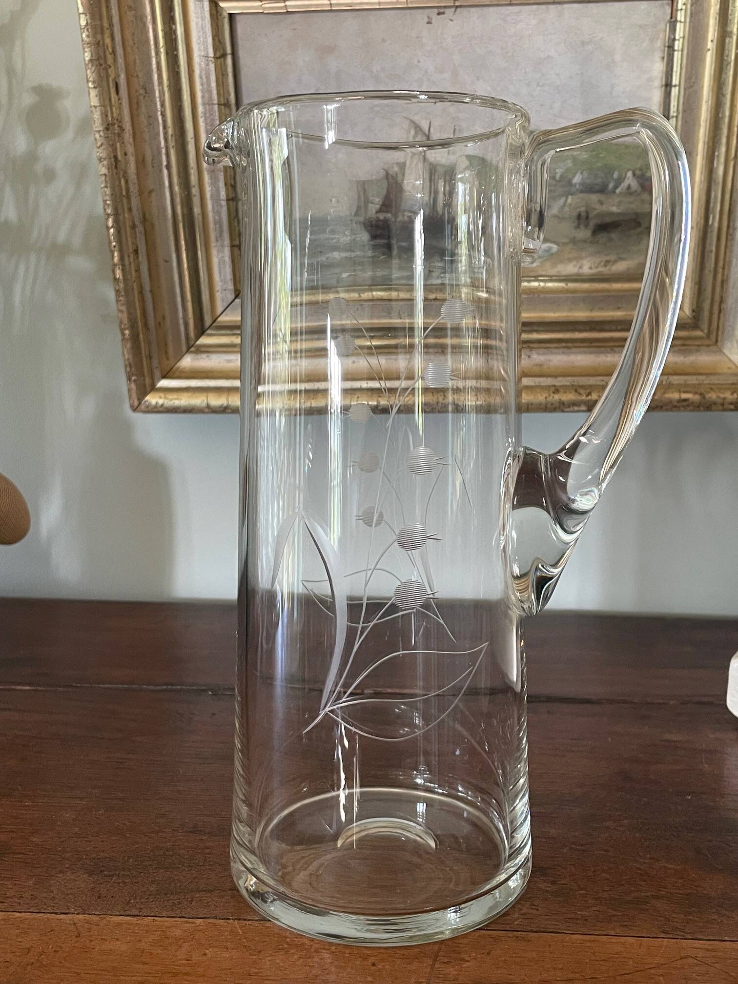 Pitcher or carafe in blown crystal and engraved with floral motif