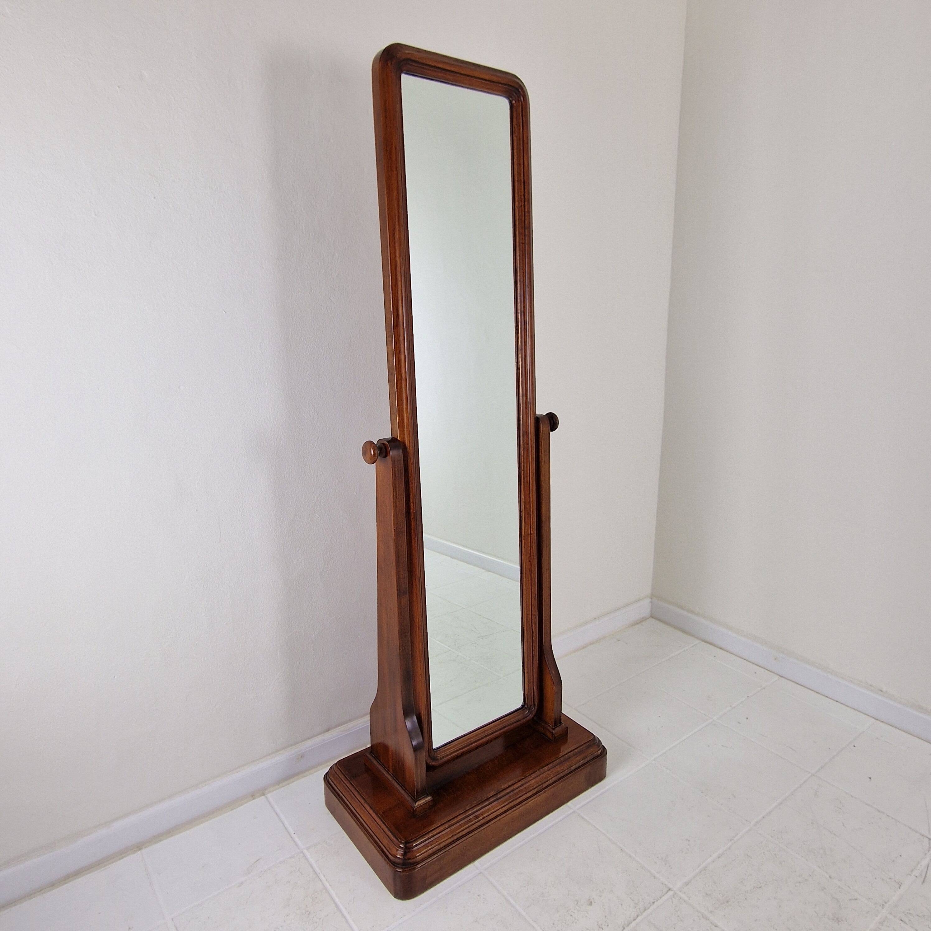 Italian Mid-Century Modern 'Psyché' Floor Mirror – Circa 1960s