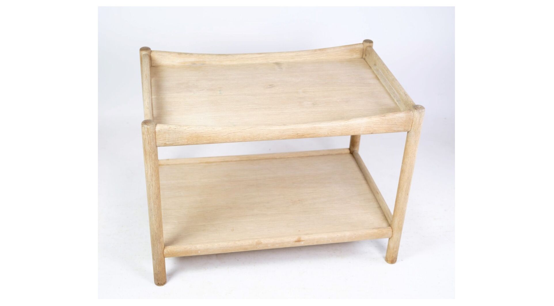 Rolling table in oak designed by Hans J. Wegner