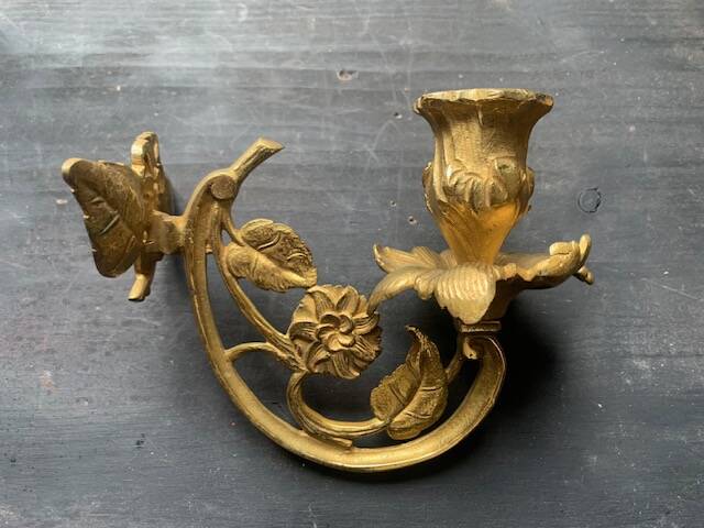 Pair of Louis XV sconces in 18th century gilded bronze