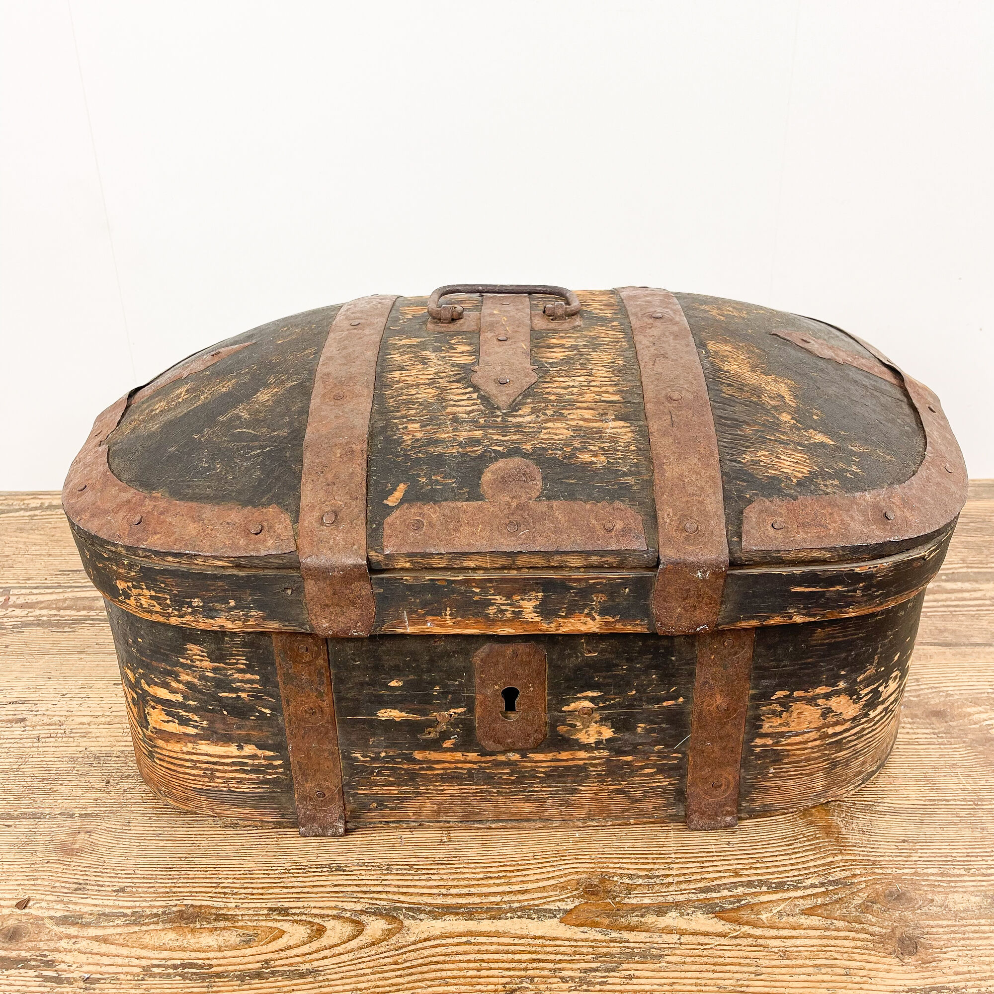 Late 18th century Swedish folkart travel chest