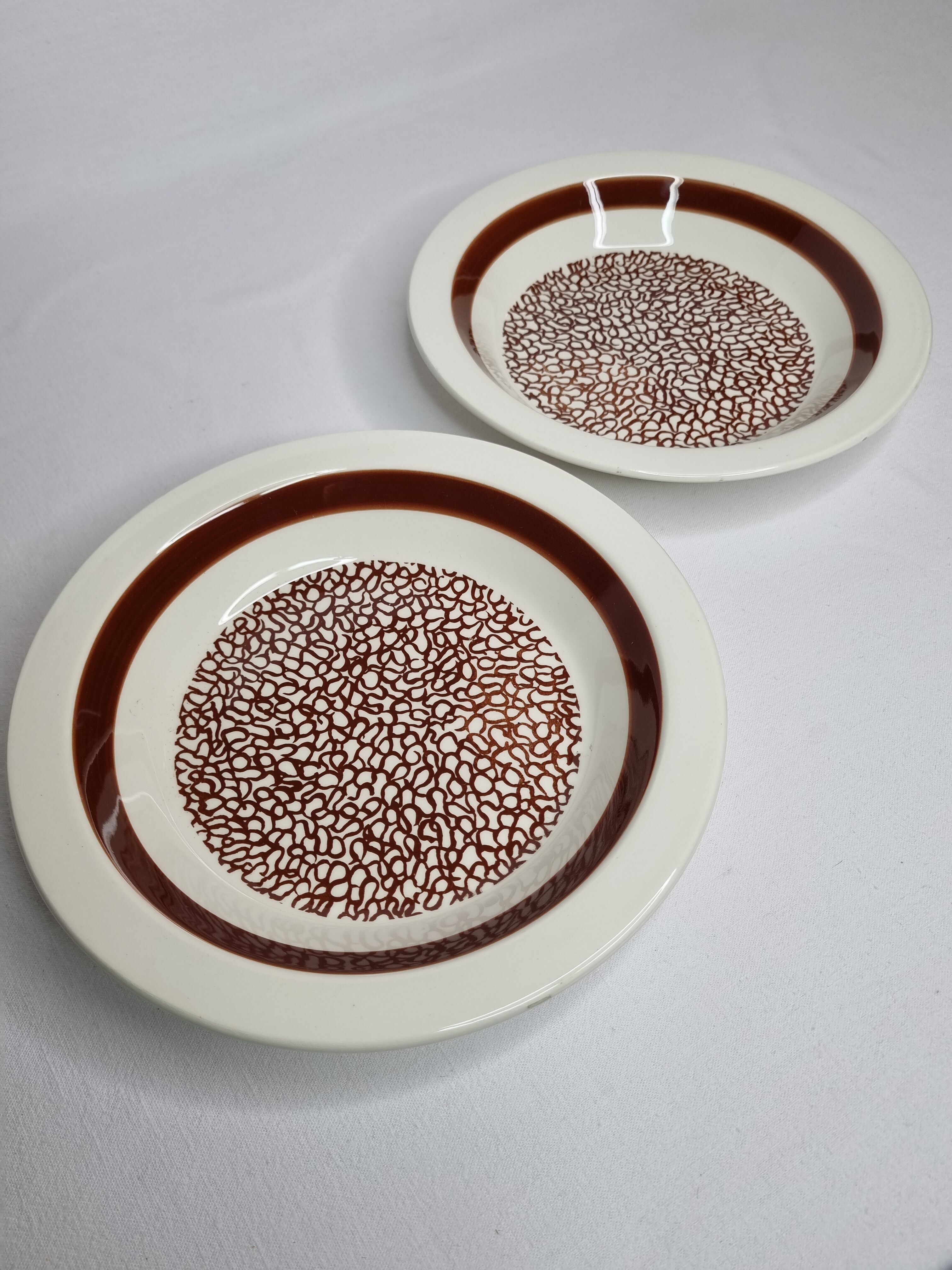 Pair of vintage hollow plates design of the faience factory of Gien