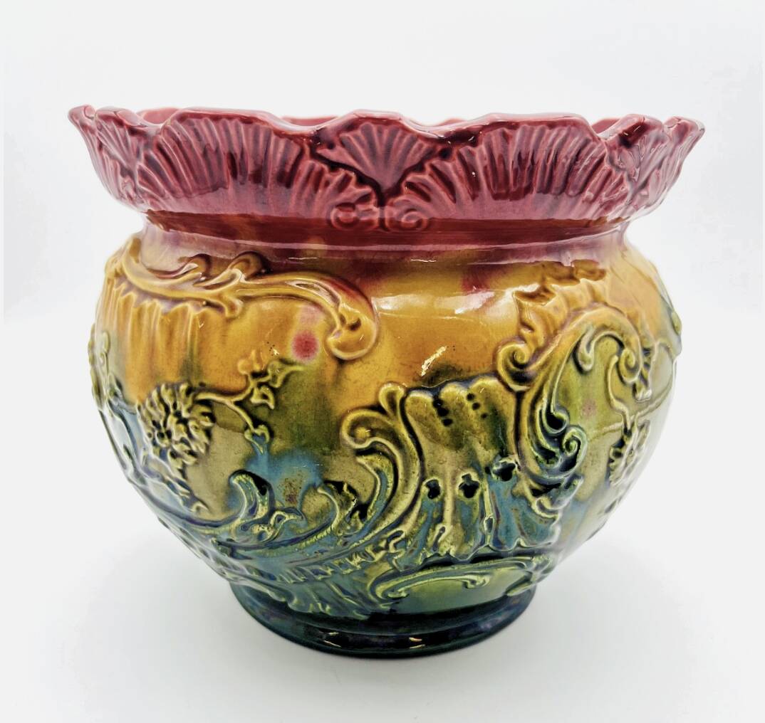 Antique multi-colored slip pot with relief decoration - 637019